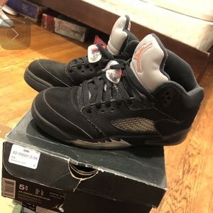 BLACK METALLIC AIR JORDAN 5